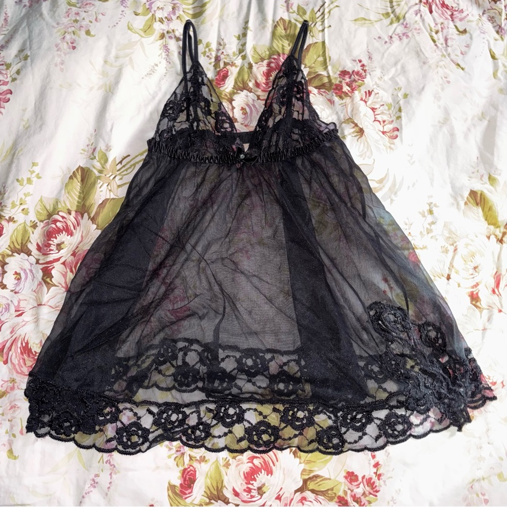 Fredericks of Hollywood black lace babydoll top. Size S. Slit on the side.
